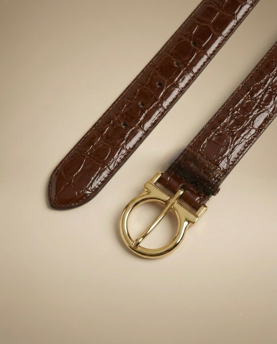 Cinturón de piel de cocodrilo genuino con hebilla minimalista