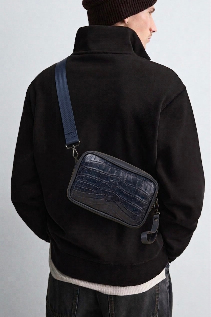 Crossbody Cocodrilo — interior ante cabra gris artesanal | Romaní Leather