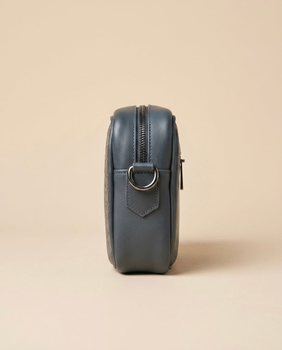 Crossbody Cocodrilo — interior ante cabra gris artesanal | Romaní Leather