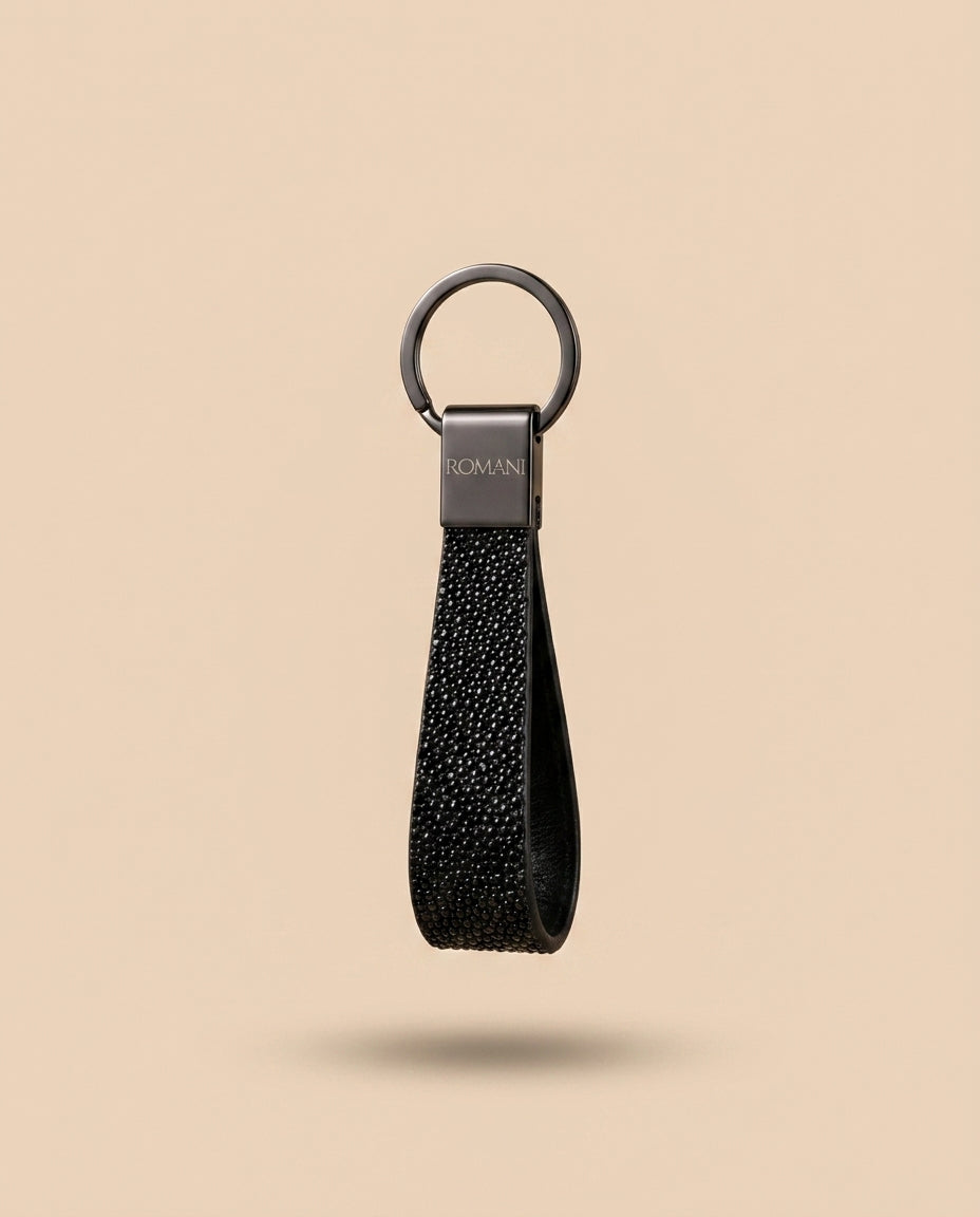 Llavero de piel exótica — detalle | Romani Leather