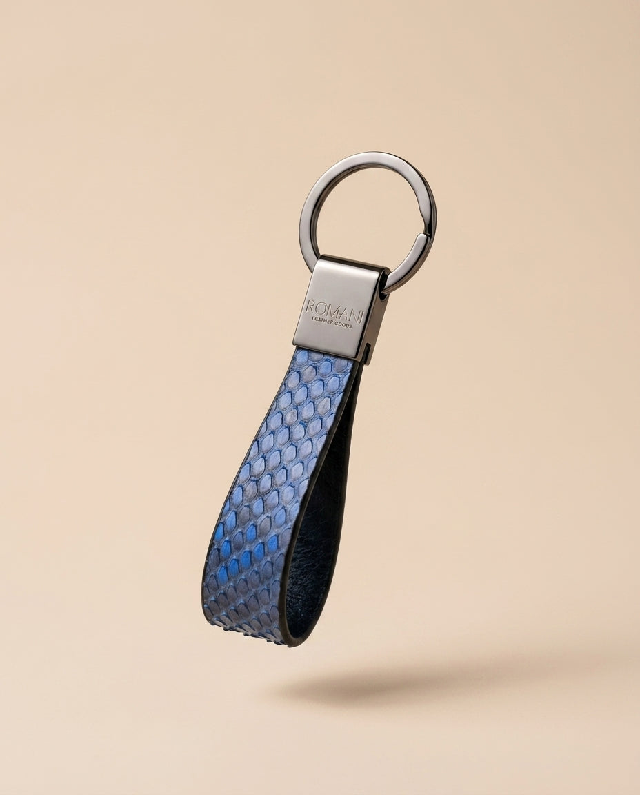Llavero de piel exótica — detalle | Romani Leather