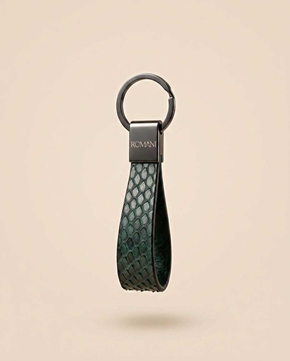 Llavero de piel exótica — detalle | Romani Leather